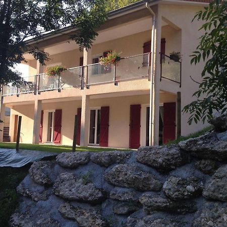 Le Mas de Servant Roulottes et chambres d'hôtes Auberives-en-Royans Exterior foto