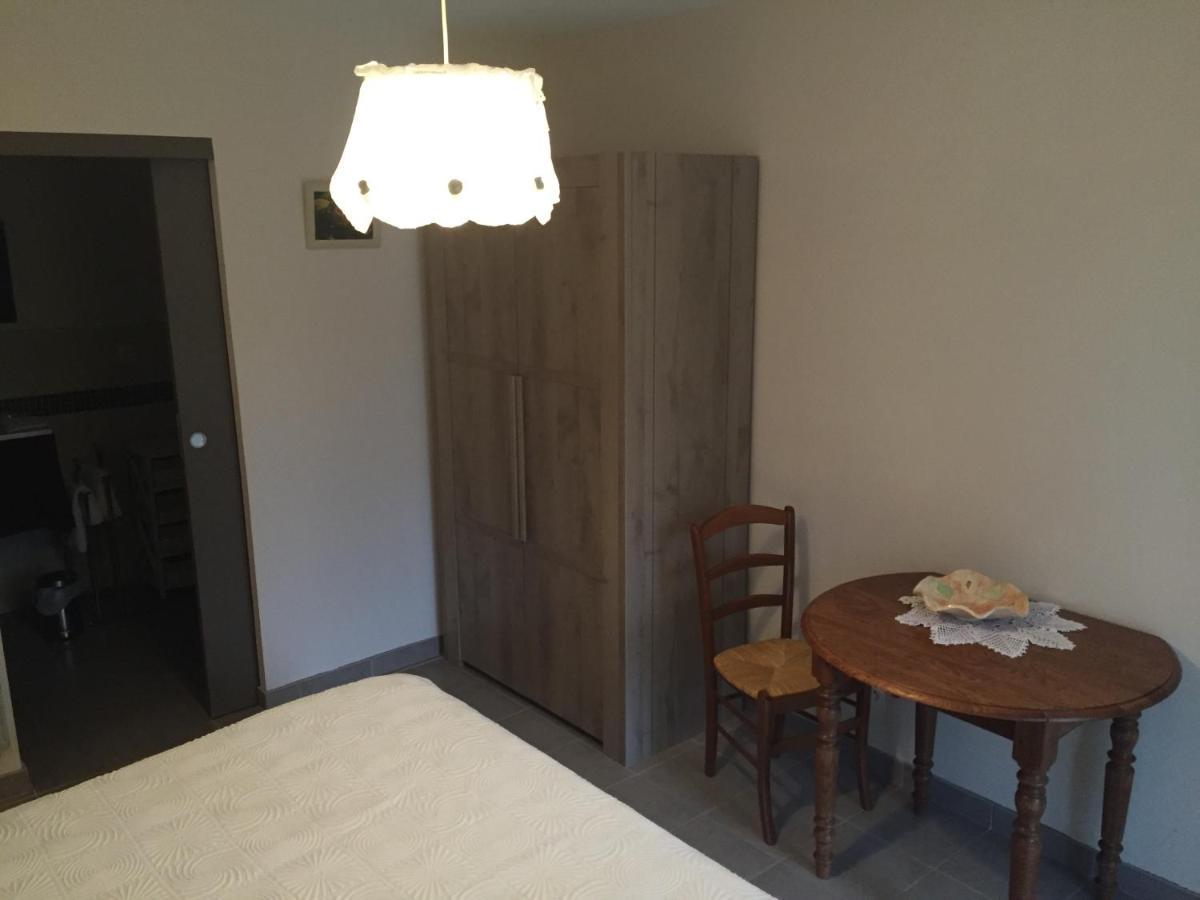 Le Mas de Servant Roulottes et chambres d'hôtes Auberives-en-Royans Quarto foto