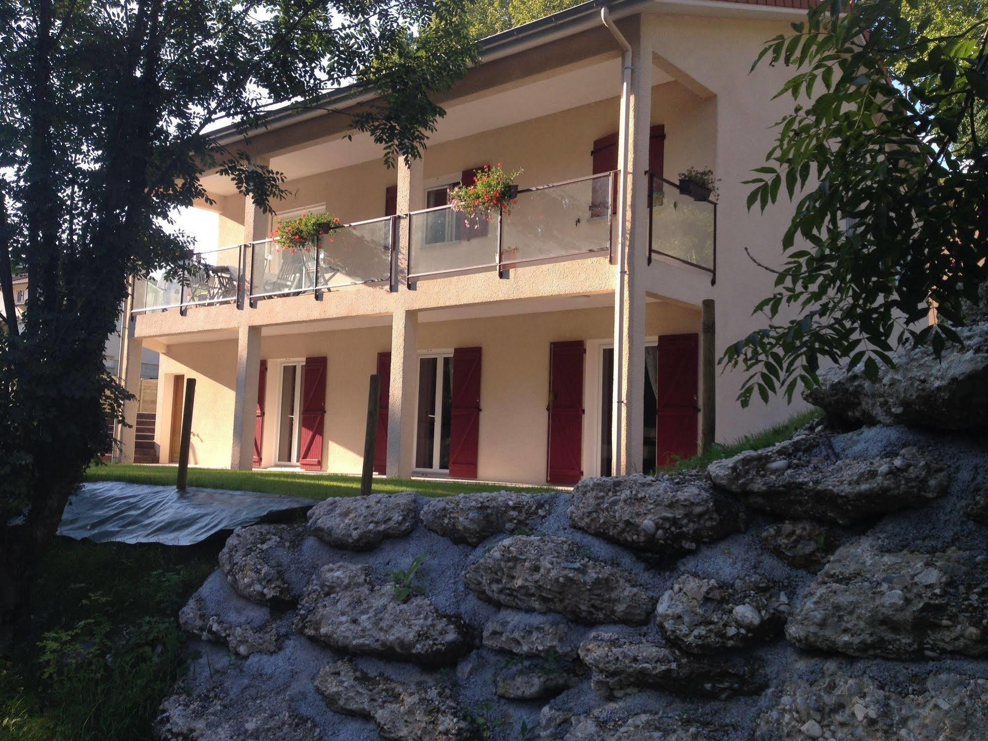 Le Mas de Servant Roulottes et chambres d'hôtes Auberives-en-Royans Exterior foto